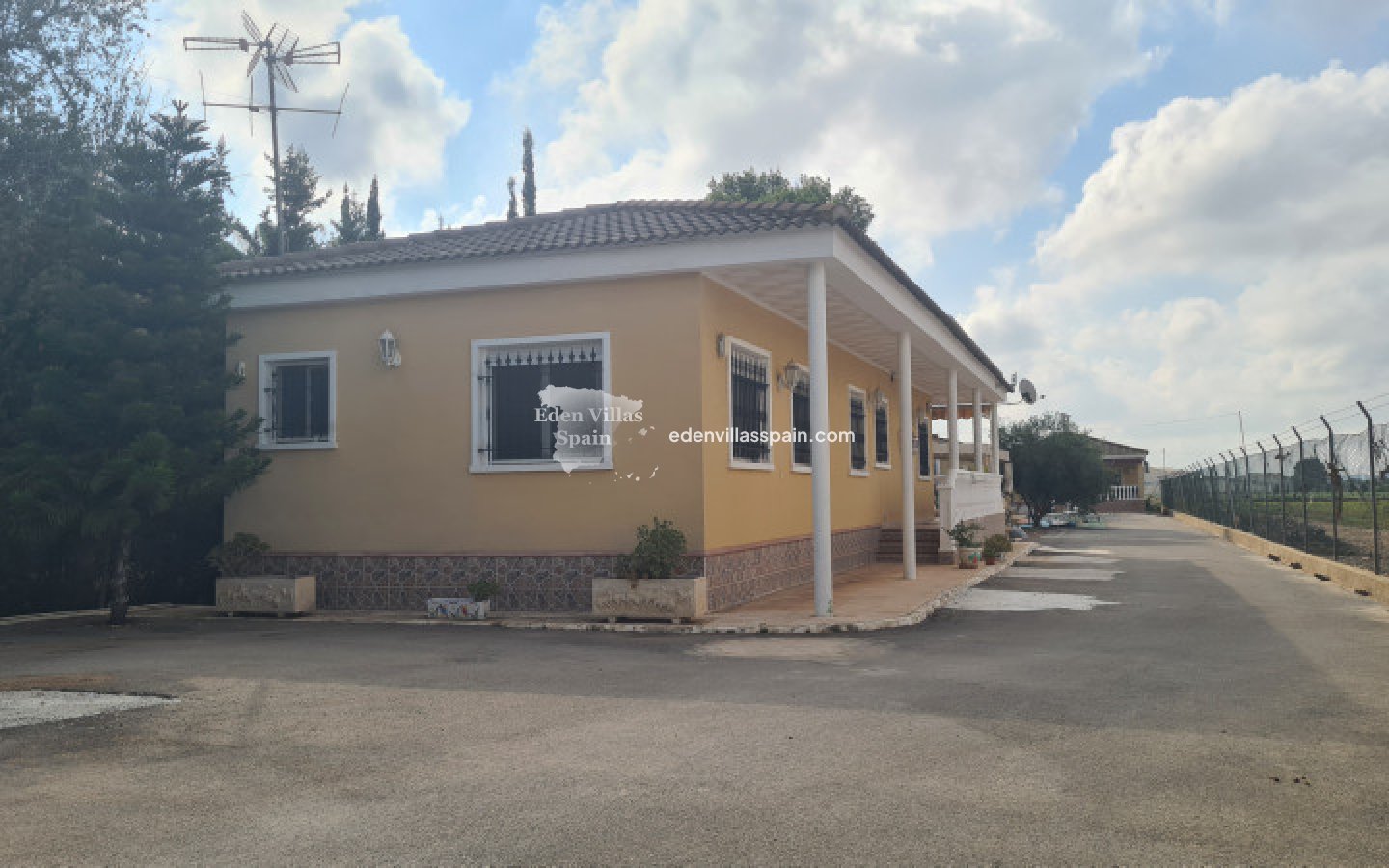 Immobilien Zweiter Hand - Landhaus - Dolores