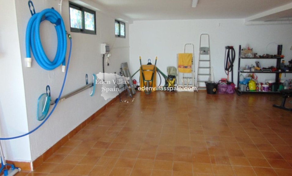Immobilien Zweiter Hand - Urbanisierung freistehende Villa - Benferri