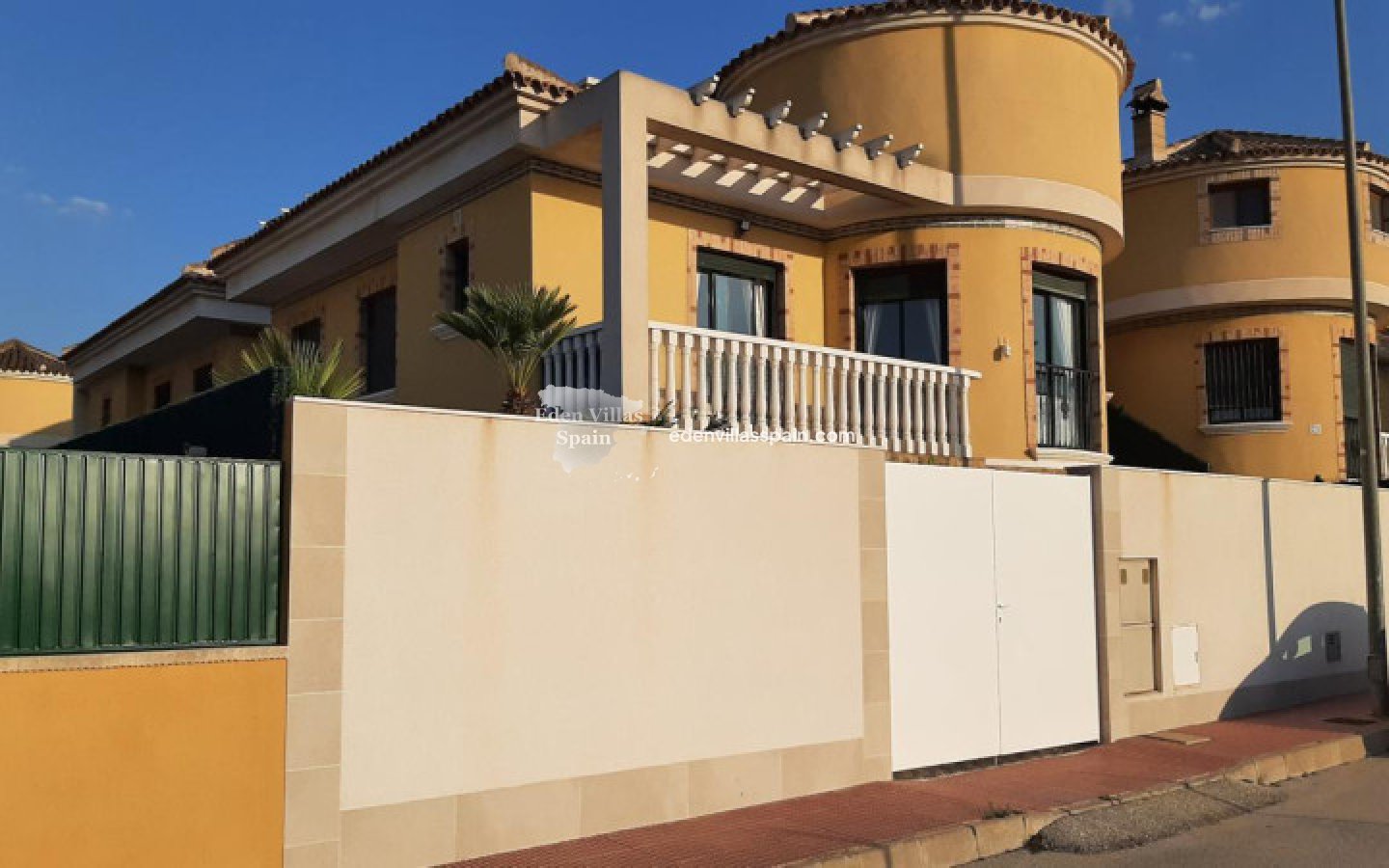 Immobilien Zweiter Hand - Urbanisierung freistehende Villa - Benferri