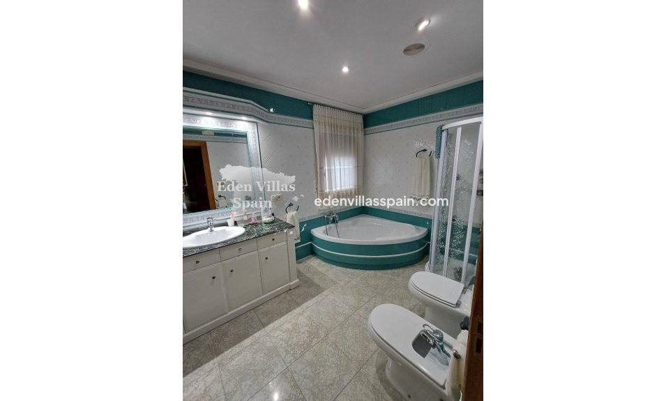 Immobilien Zweiter Hand - Urbanisierung freistehende Villa - Santa Pola