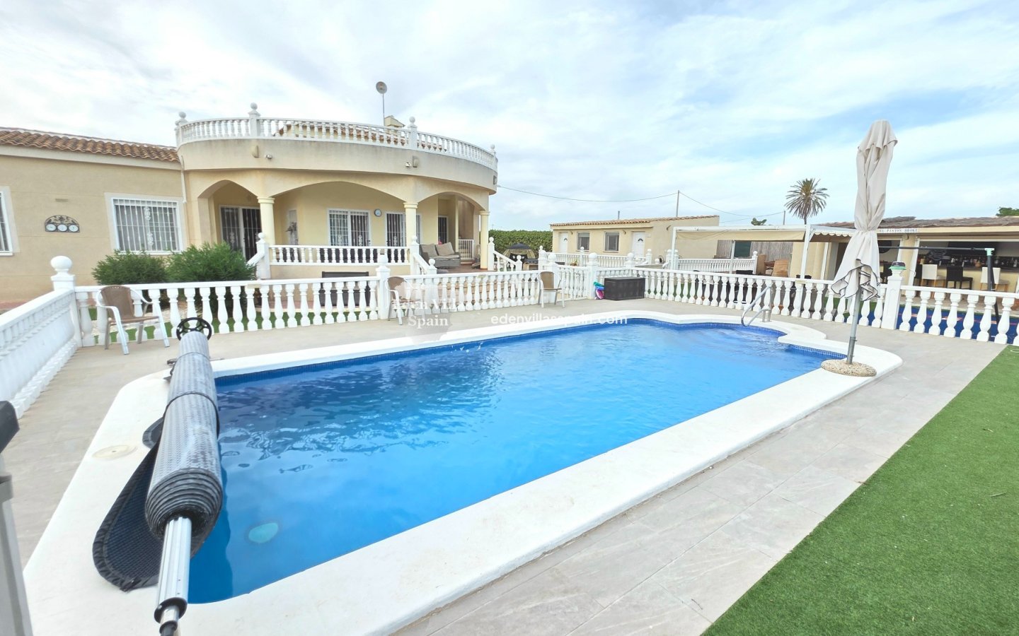 Immobilien Zweiter Hand - Villa an der Küste - La Marina