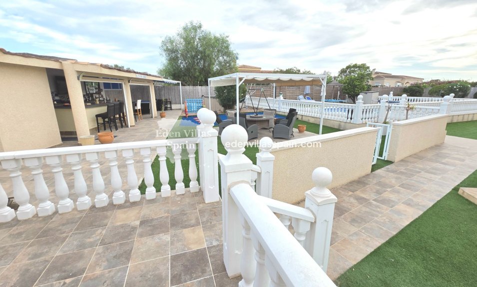 Immobilien Zweiter Hand - Villa an der Küste - La Marina