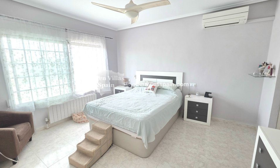 Immobilien Zweiter Hand - Villa an der Küste - La Marina