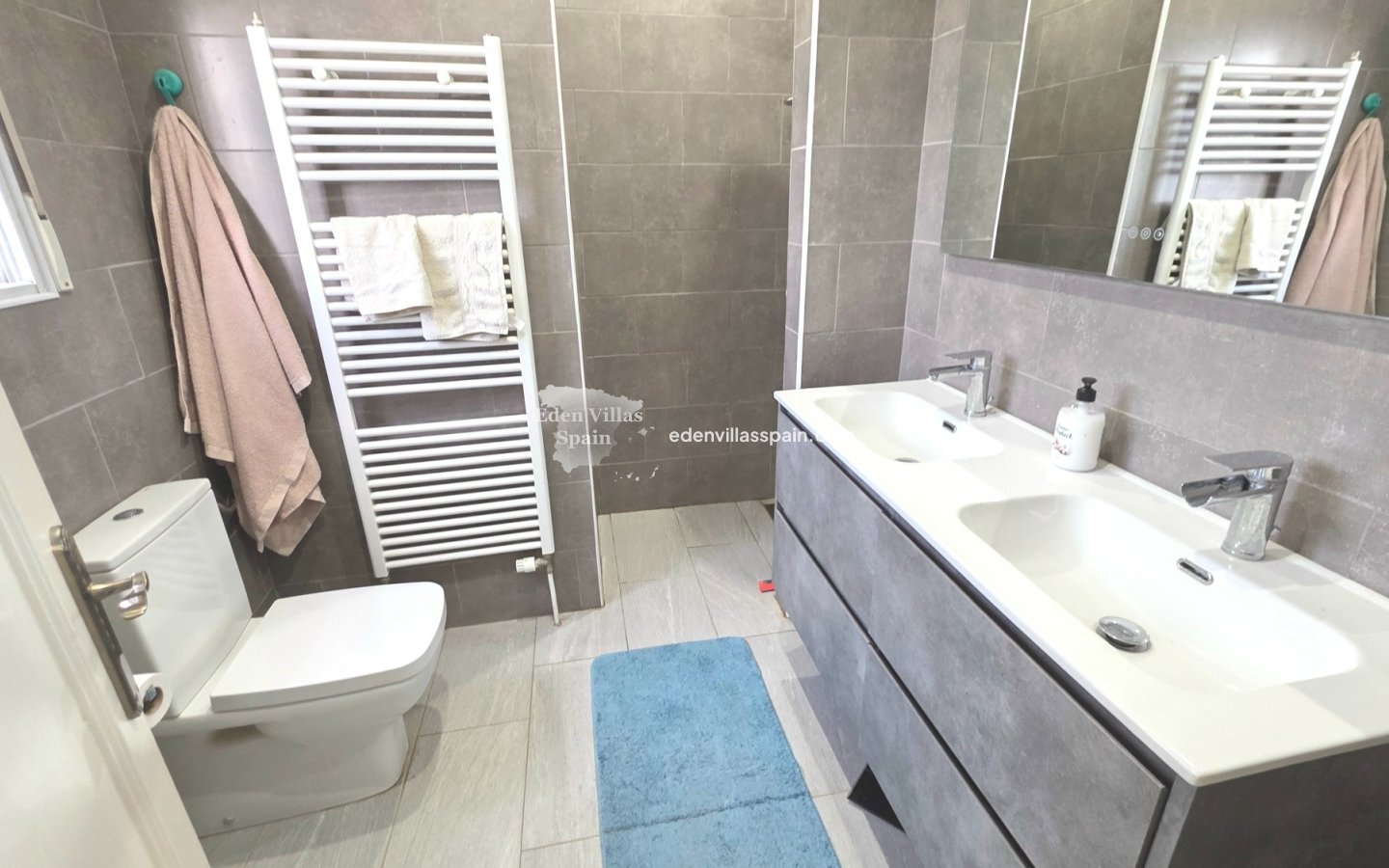 Immobilien Zweiter Hand - Villa an der Küste - La Marina