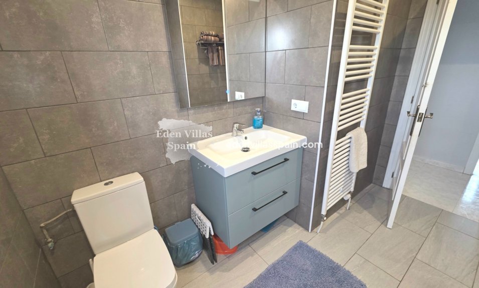 Immobilien Zweiter Hand - Villa an der Küste - La Marina