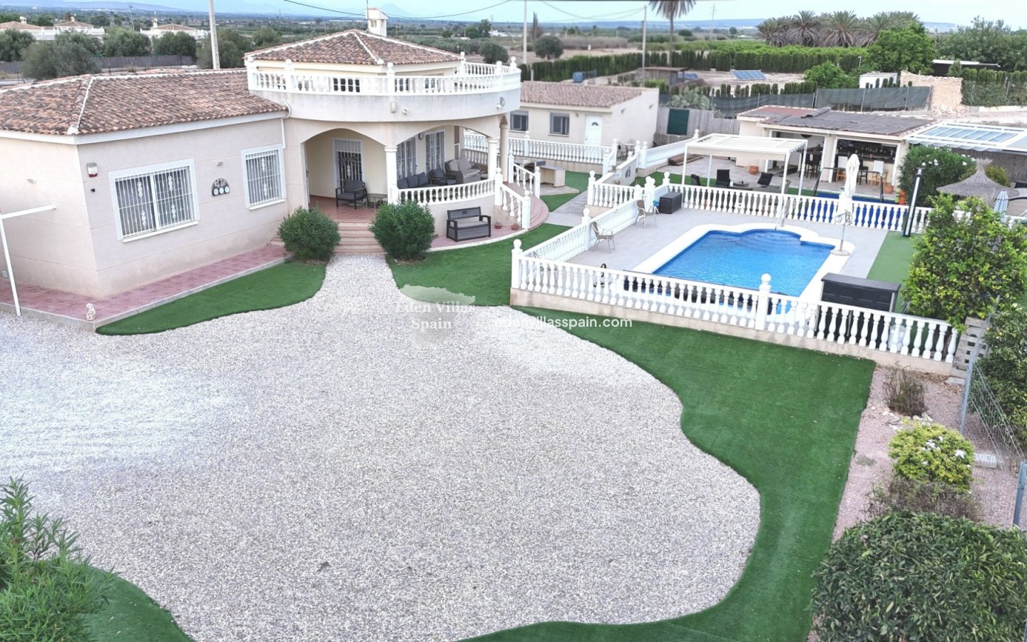 Immobilien Zweiter Hand - Villa an der Küste - La Marina