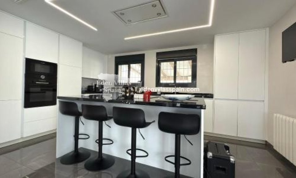 Immobilien Zweiter Hand - Villa an der Küste - San Juan