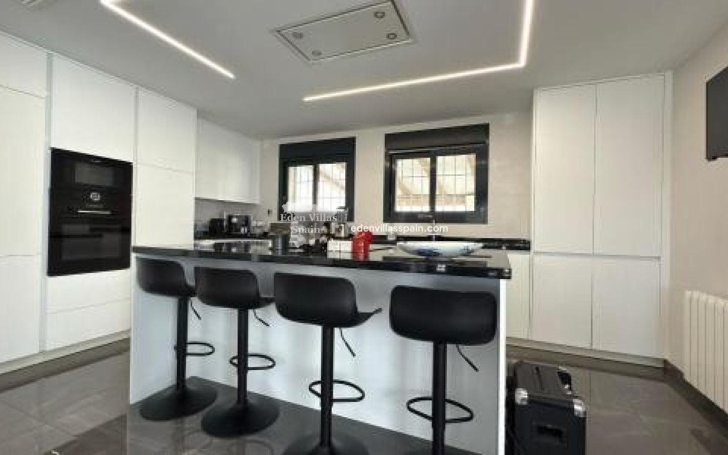 Immobilien Zweiter Hand - Villa an der Küste - San Juan