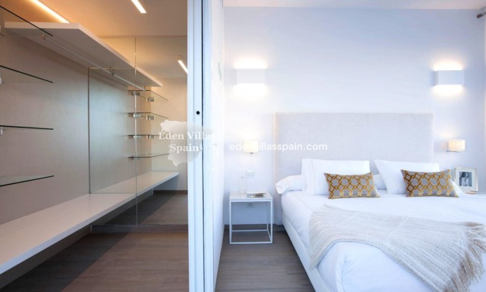 Nieuwbouw - Gloednieuwe villa - Guardamar del Segura