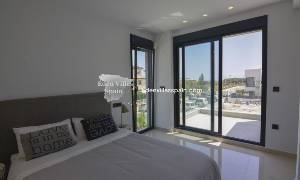 Nieuwbouw - Gloednieuwe villa - La Marina