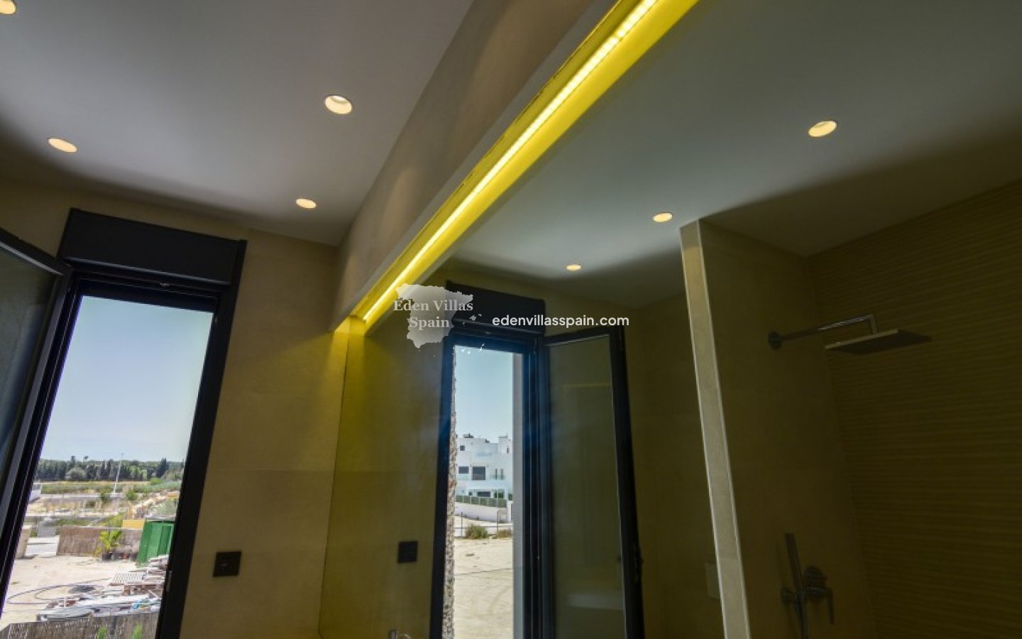 Nieuwbouw - Gloednieuwe villa - La Marina