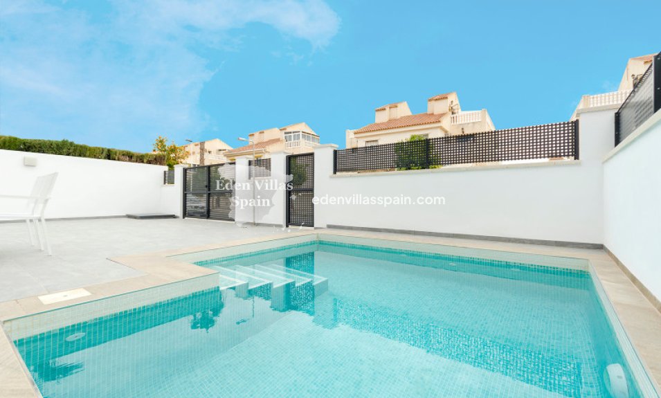 Obra Nueva - Chalet independiente - Torrevieja