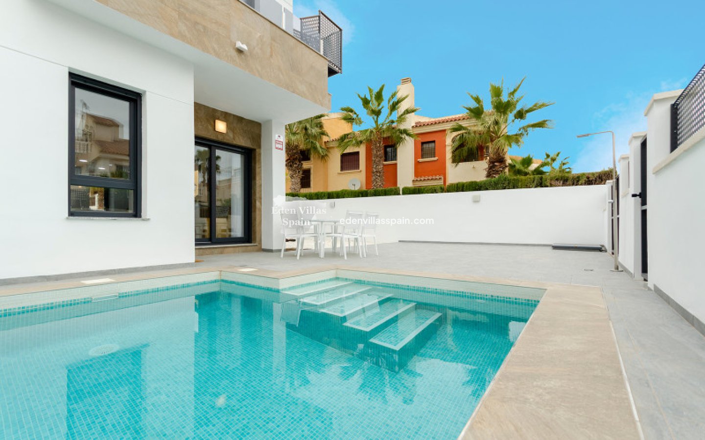 Obra Nueva - Chalet independiente - Torrevieja