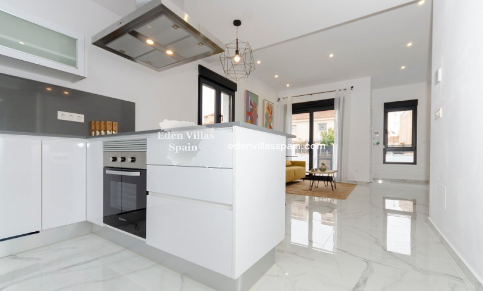 Obra Nueva - Chalet independiente - Torrevieja