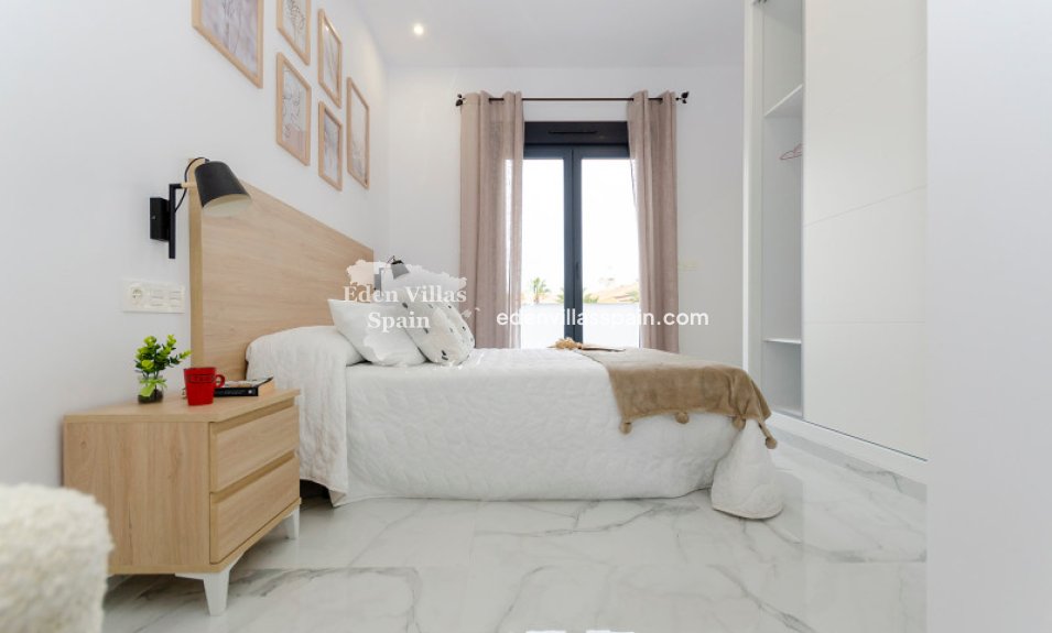 Obra Nueva - Chalet independiente - Torrevieja