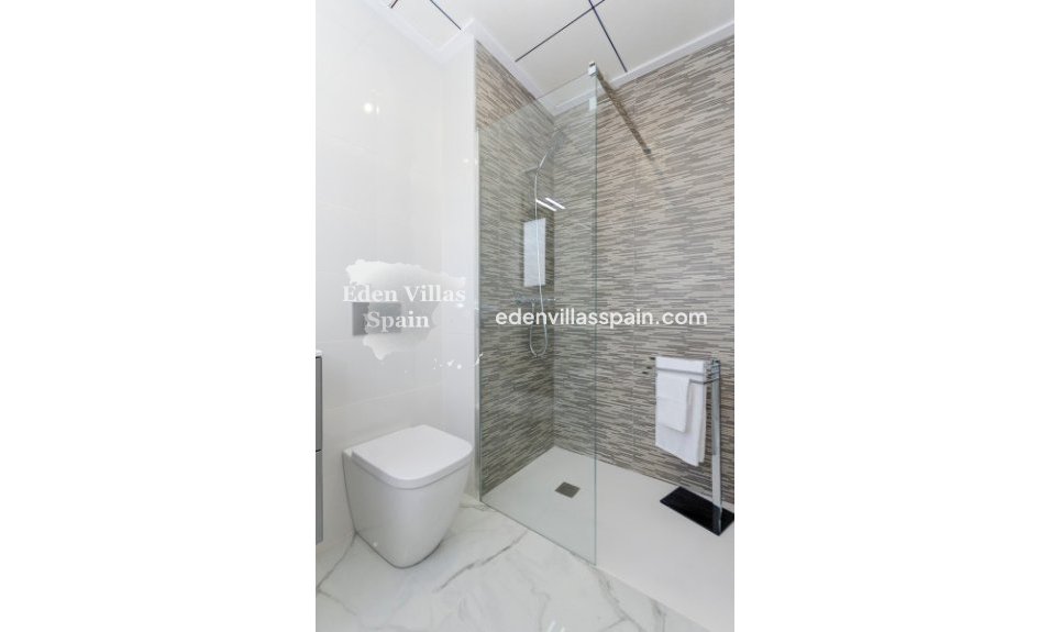 Obra Nueva - Chalet independiente - Torrevieja