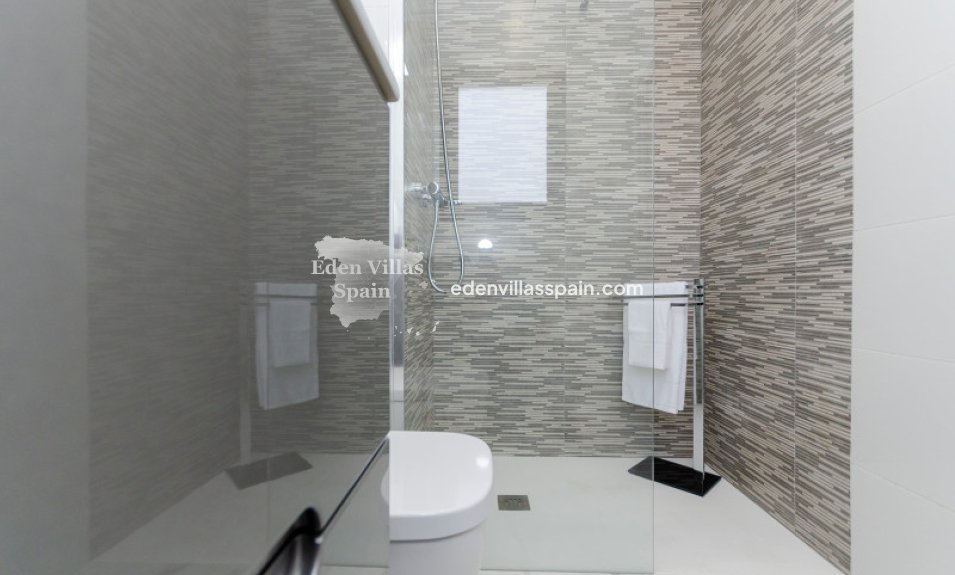 Obra Nueva - Chalet independiente - Torrevieja