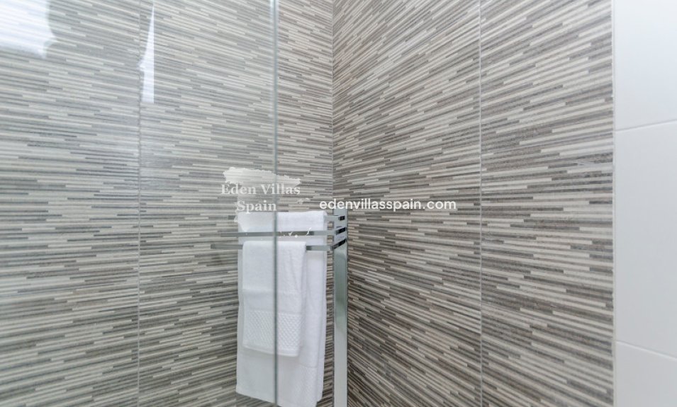 Obra Nueva - Chalet independiente - Torrevieja