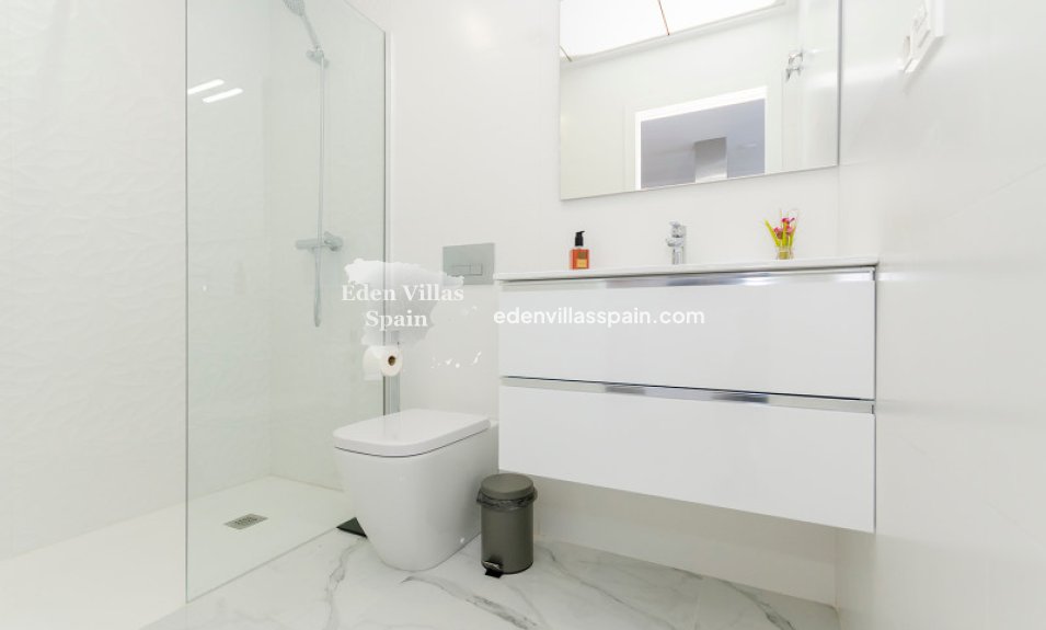 Obra Nueva - Chalet independiente - Torrevieja