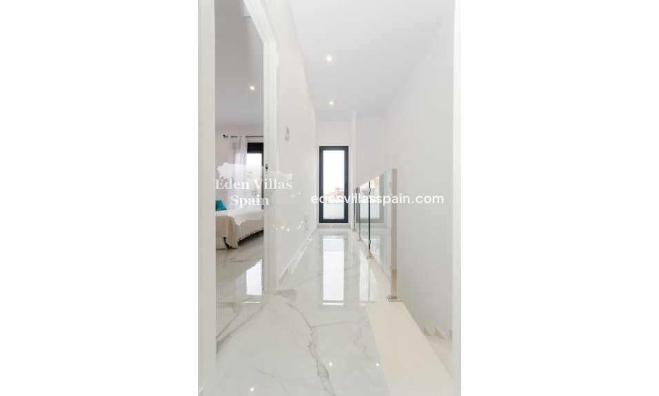 Obra Nueva - Chalet independiente - Torrevieja