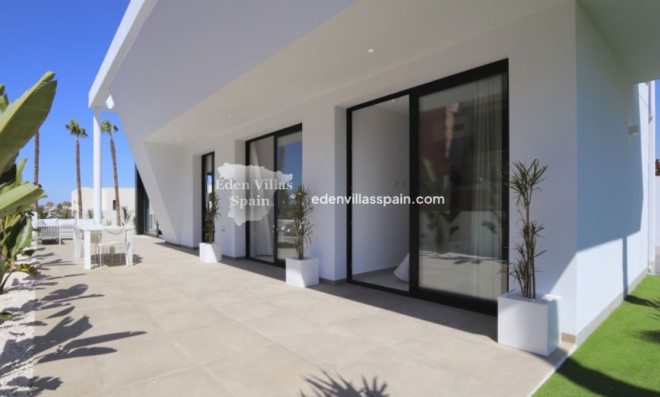 Obra Nueva - Villa a estrenar - La Marina