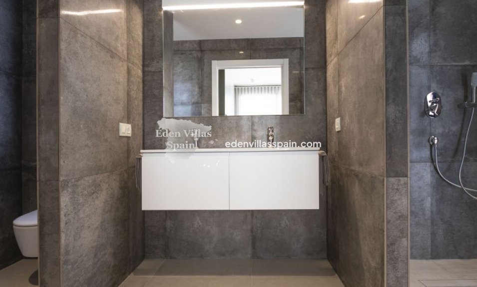 Obra Nueva - Villa a estrenar - La Marina