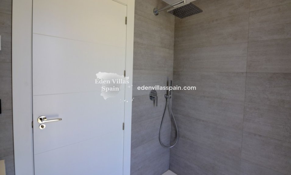 Obra Nueva - Villa a estrenar - La Marina