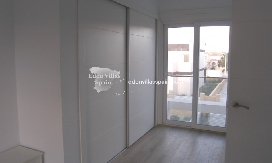 Obra Nueva - Villa costera - Santa Pola