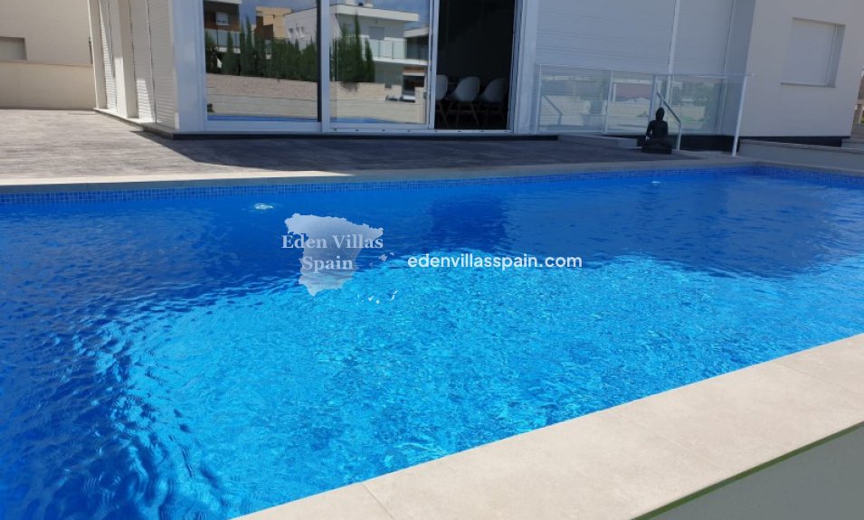 Obra Nueva - Villa costera - Santa Pola