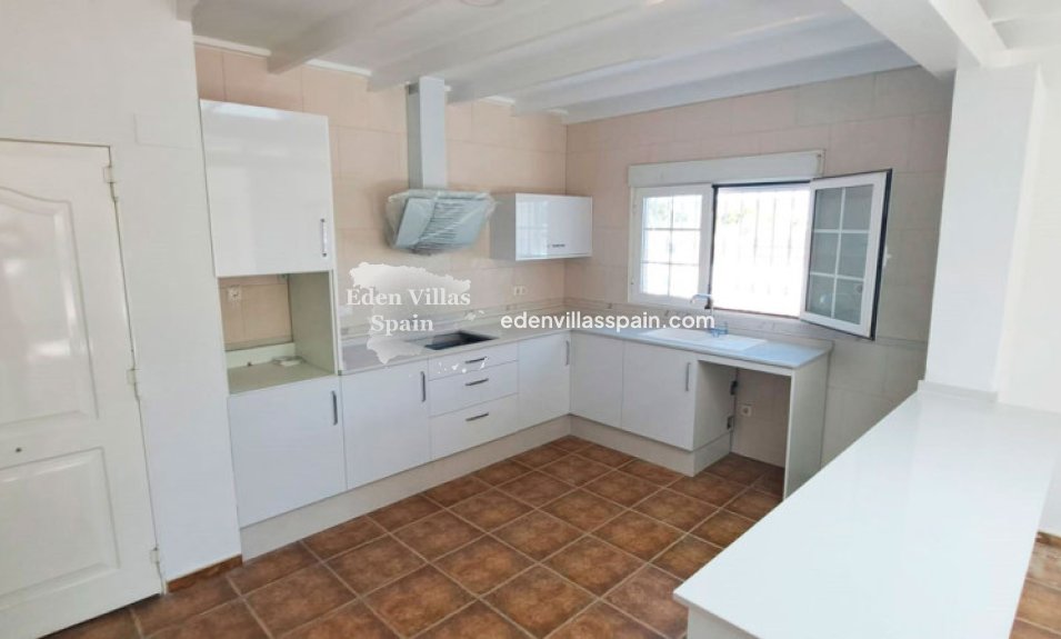 Resale - Coastal Villa - Catral