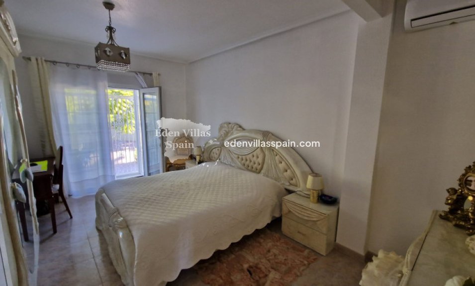 Resale - Coastal Villa - Catral