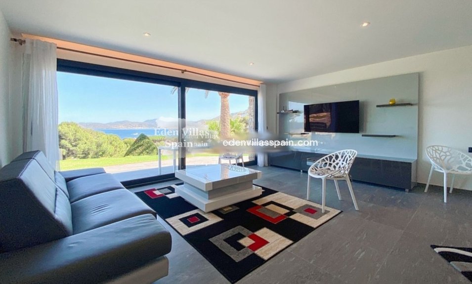 Resale - Coastal Villa - Grifeu