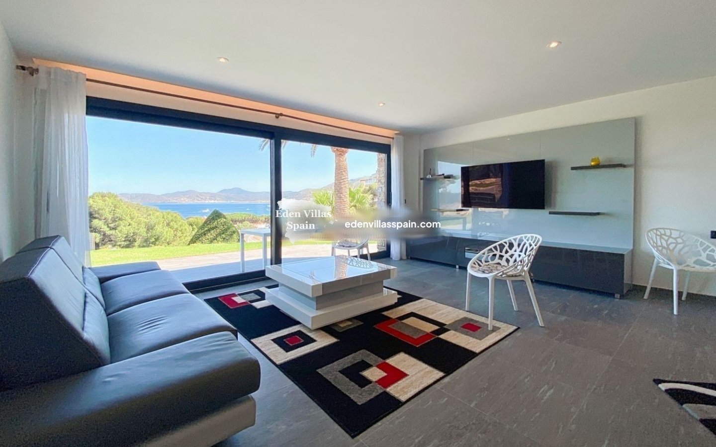 Resale - Coastal Villa - Grifeu