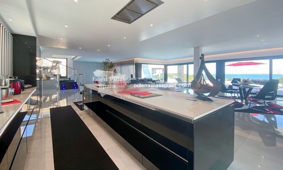 Resale - Coastal Villa - Grifeu