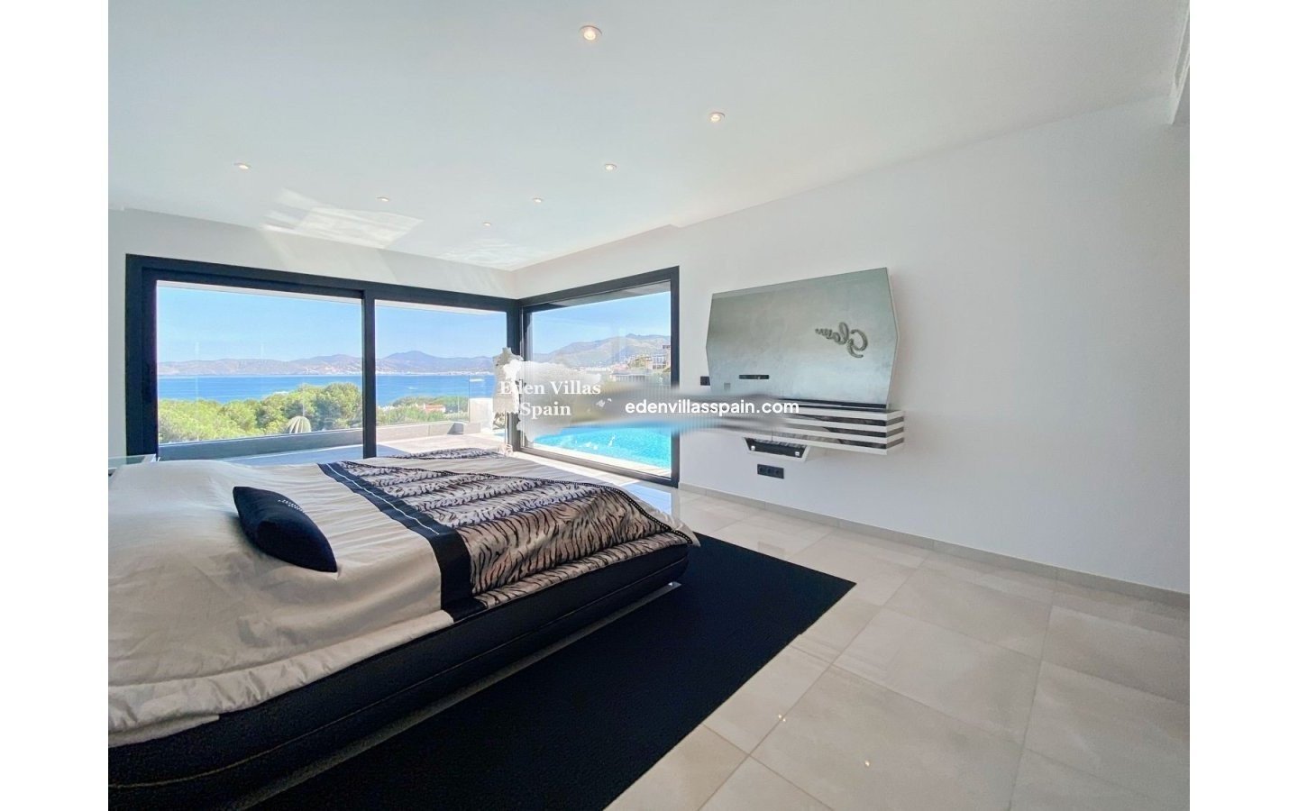 Resale - Coastal Villa - Grifeu