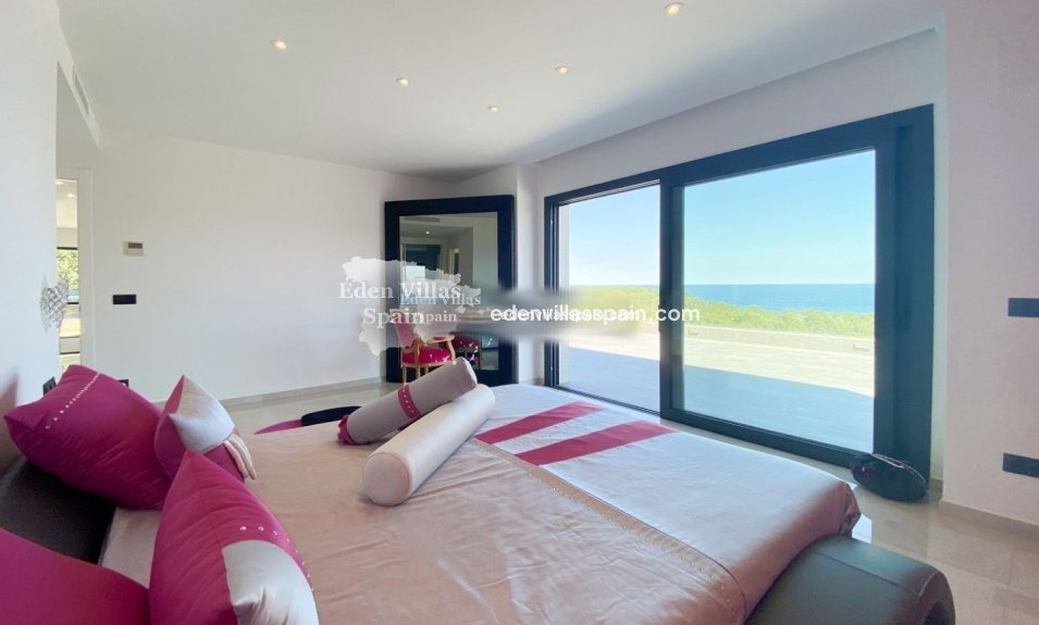 Resale - Coastal Villa - Grifeu
