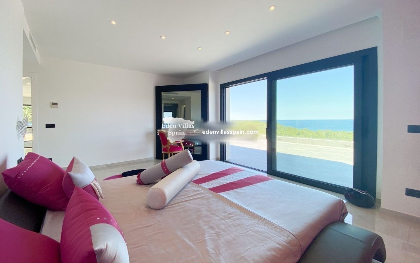 Resale - Coastal Villa - Grifeu