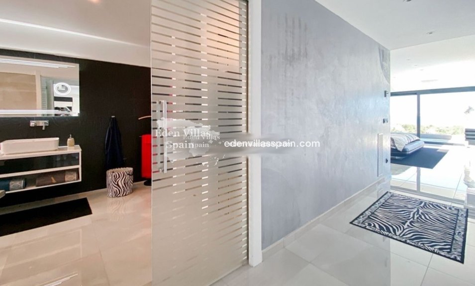 Resale - Coastal Villa - Grifeu