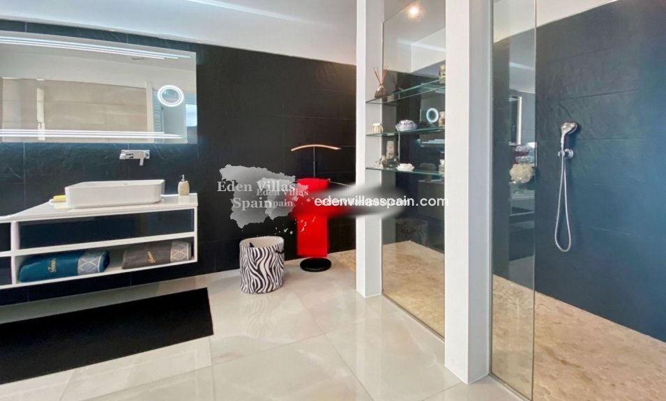 Resale - Coastal Villa - Grifeu