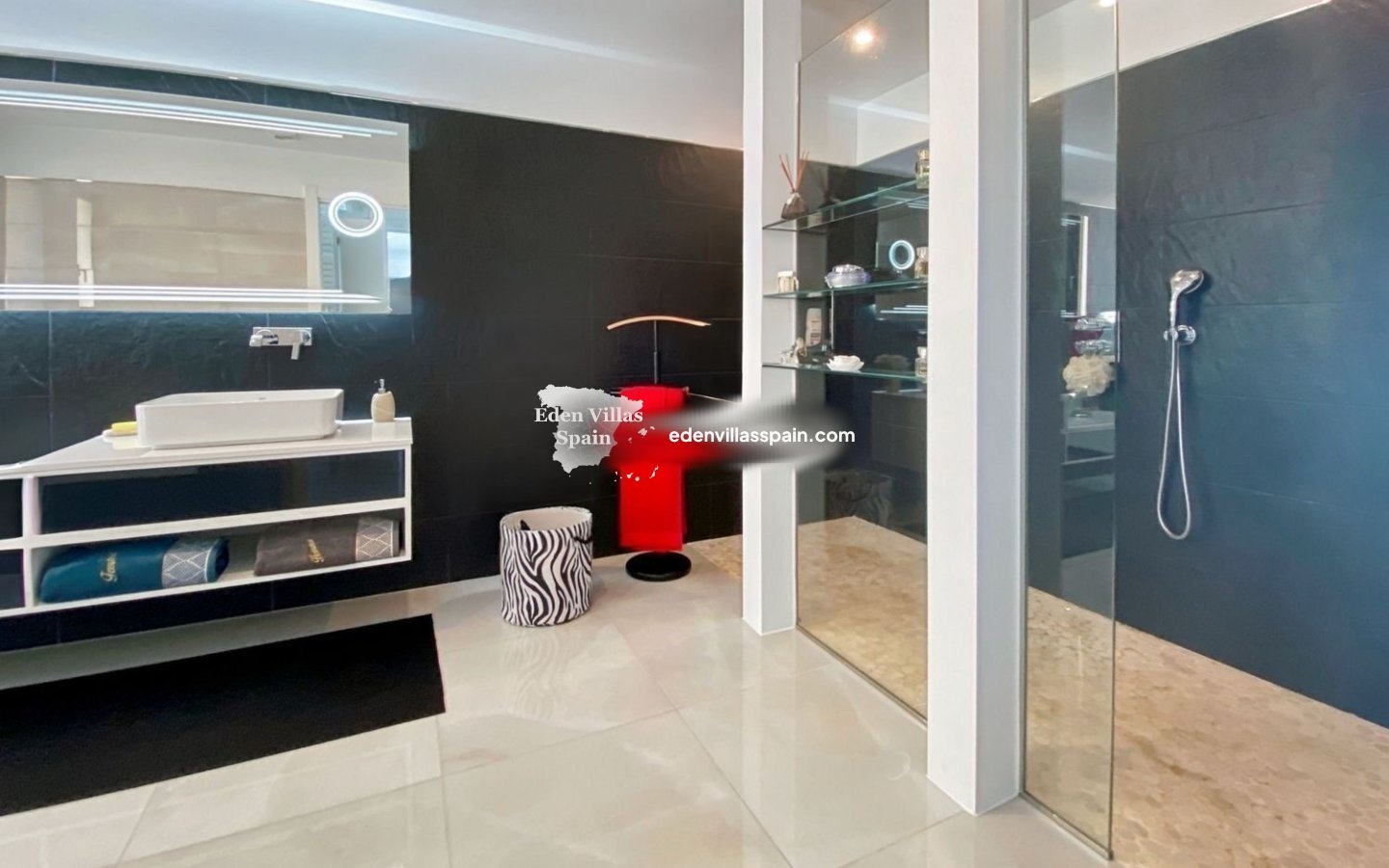 Resale - Coastal Villa - Grifeu