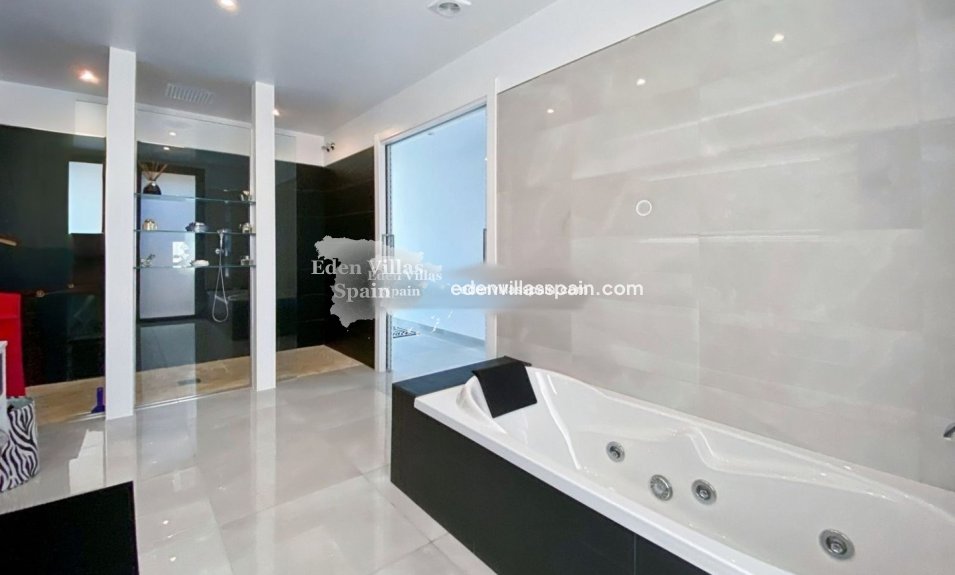 Resale - Coastal Villa - Grifeu