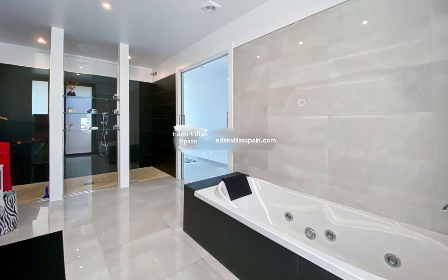 Resale - Coastal Villa - Grifeu