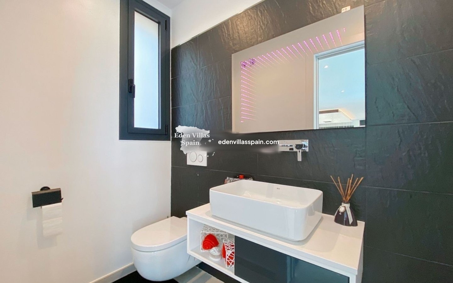 Resale - Coastal Villa - Grifeu