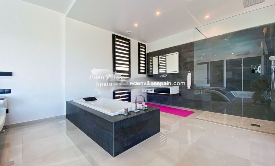 Resale - Coastal Villa - Grifeu
