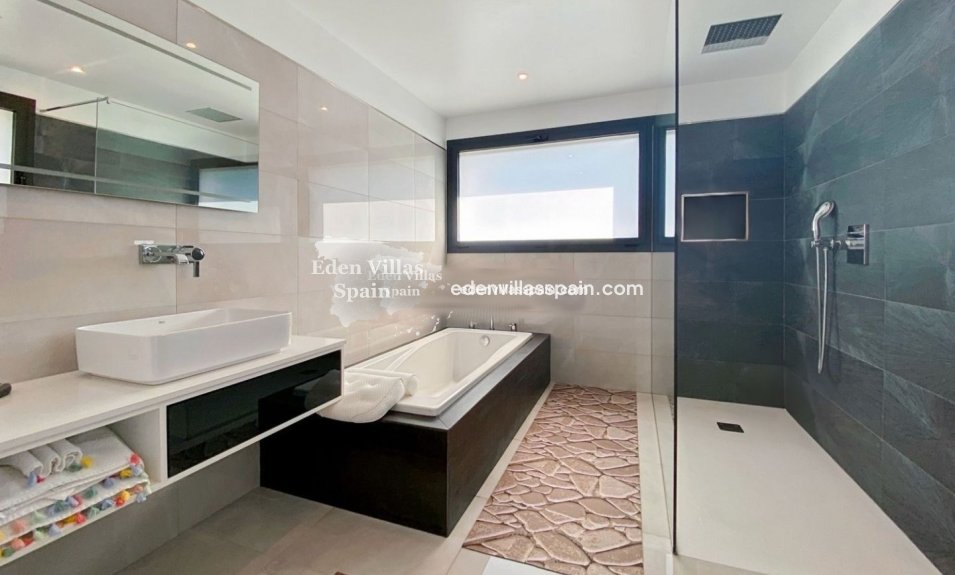 Resale - Coastal Villa - Grifeu