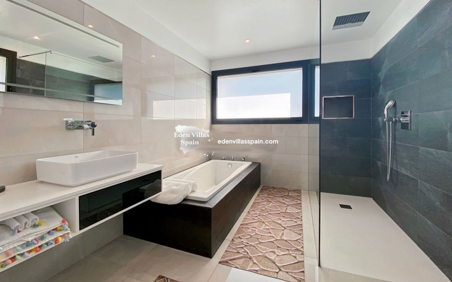 Resale - Coastal Villa - Grifeu