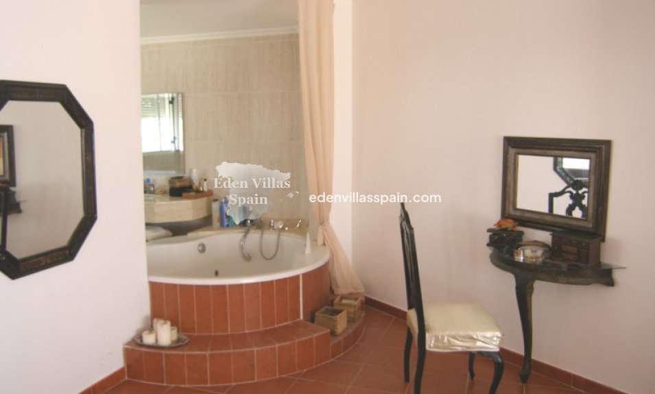 Resale - Country House - Alicante