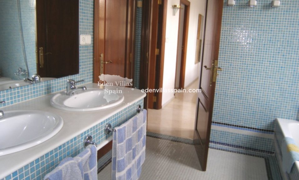 Resale - Country House - Elche