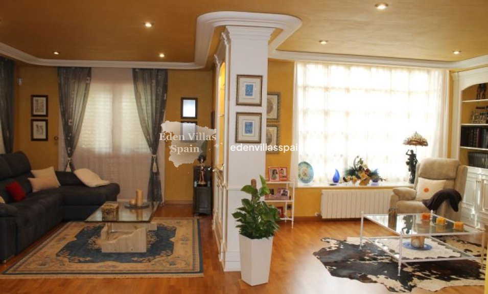 Resale - Country House - Elche