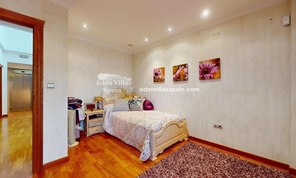 Resale - Country House - Elche